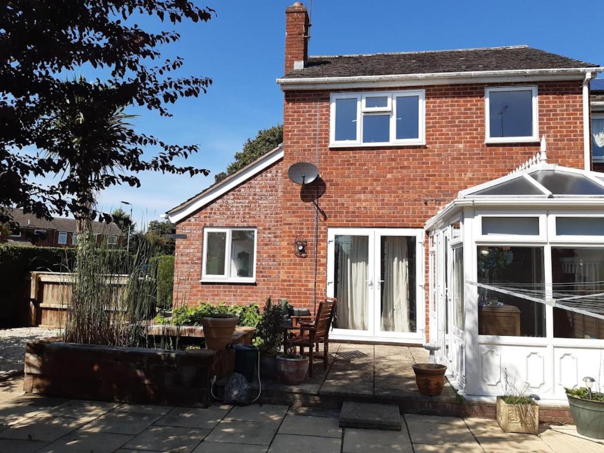 Leominster 3 Bedroom House Parking Garden Private Exterior foto
