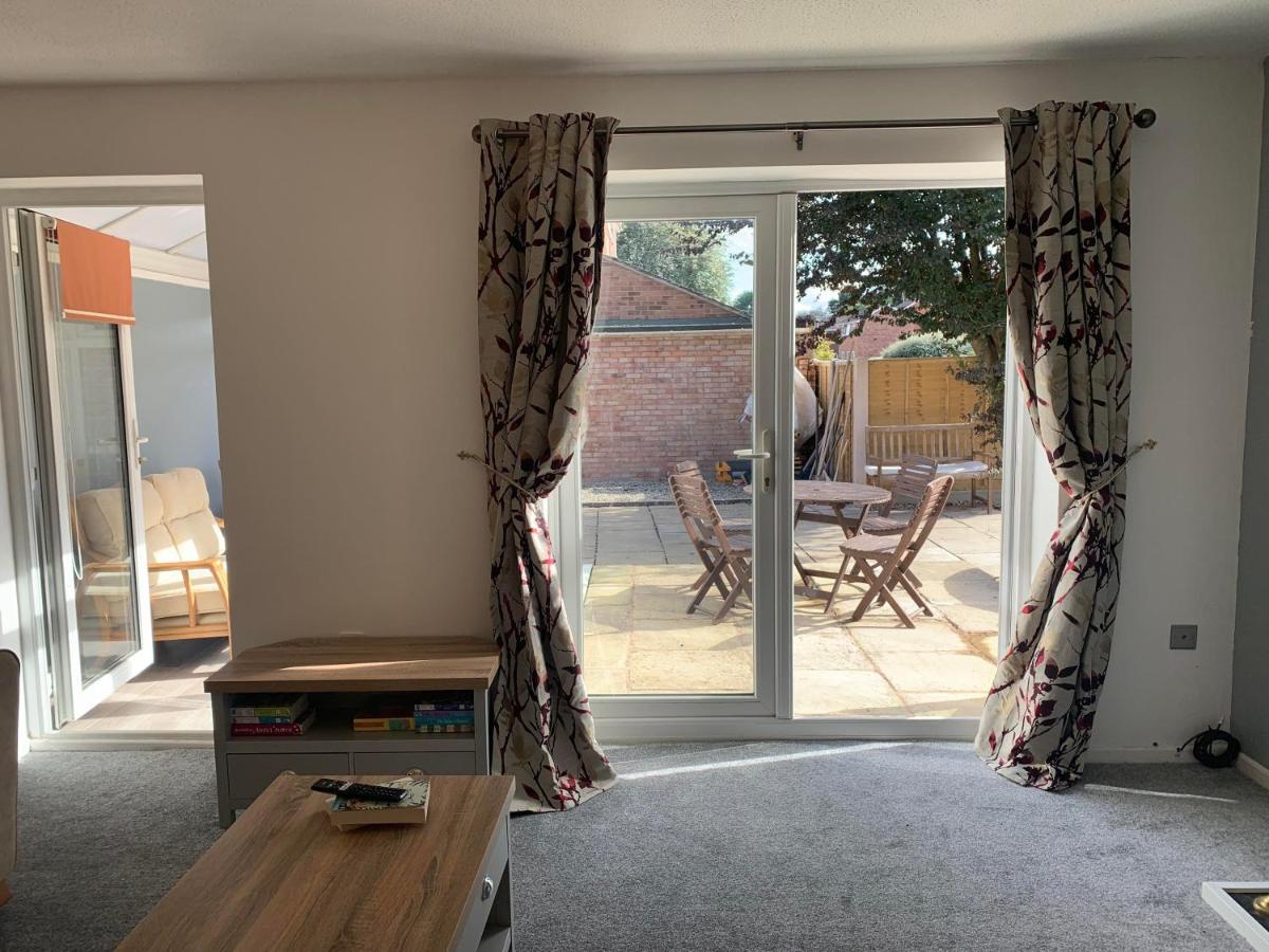 Leominster 3 Bedroom House Parking Garden Private Exterior foto