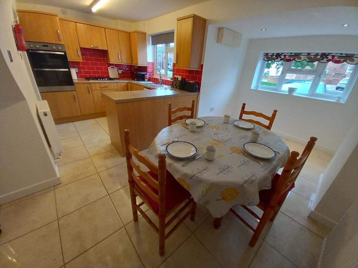 Leominster 3 Bedroom House Parking Garden Private Exterior foto